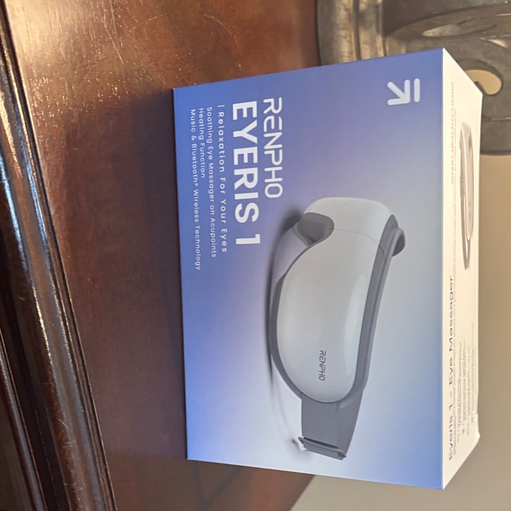 Eye Massager with Heat - White and Gray.. New never used